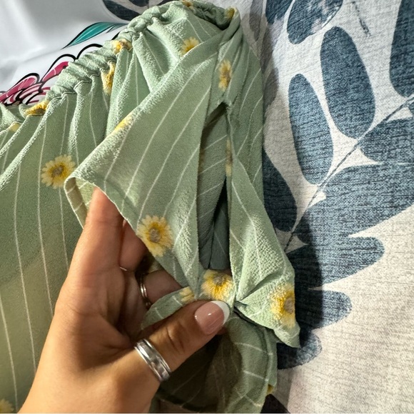 Daisy Print Mint Button Front Blouse - Picture 3 of 5